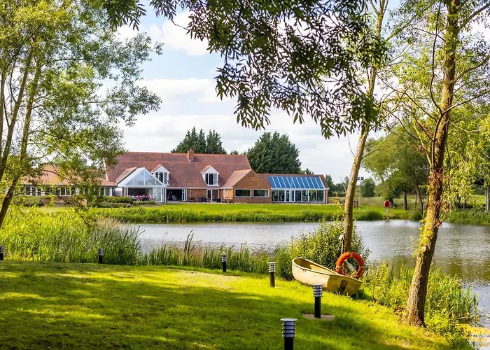 Kingfisher Hotel, Golf And Country Club