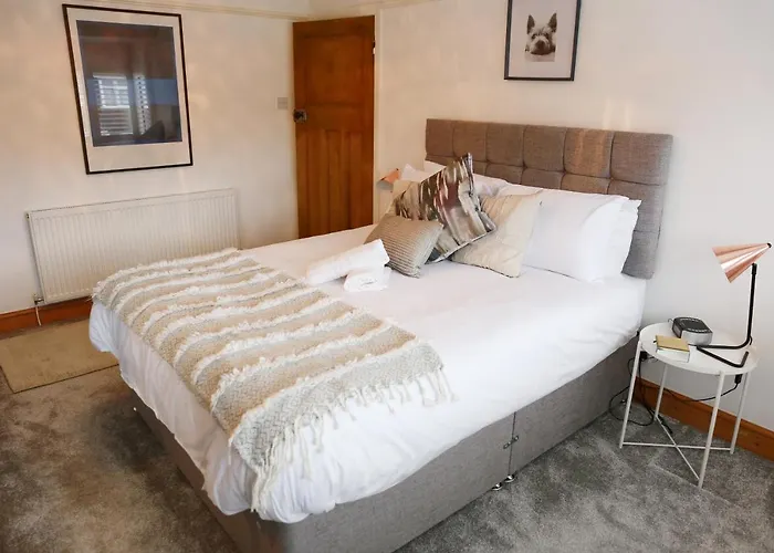 3Br House Sleeps 8 Close To Chester Zoo