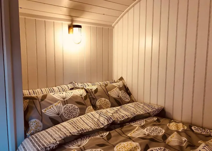 Somerleyton Meadows - The Hideaway Hut & Hot Tub Herringfleet, United Kingdom