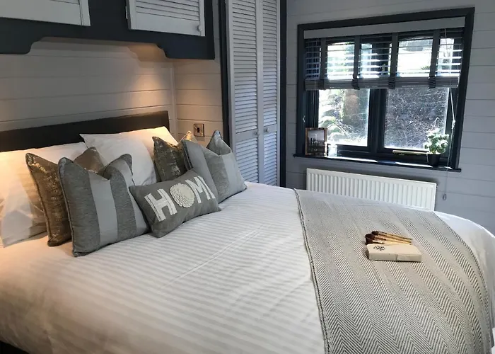 L11 - The Harlech Lodge With Hot Tub