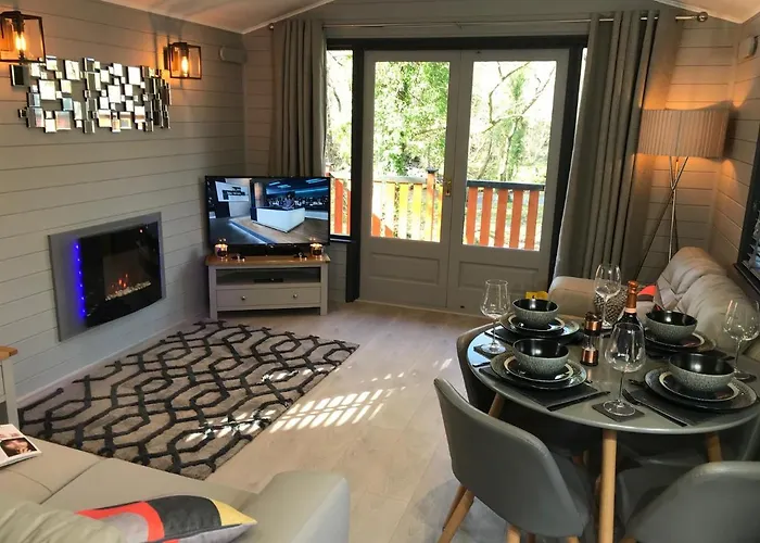 L11 - The Harlech Lodge With Hot Tub