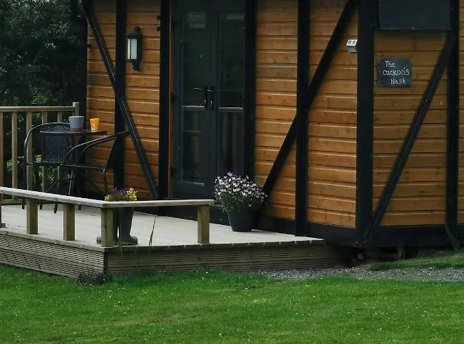 Pen-Rhos Luxury Glamping "Cuckoo'S Nest"