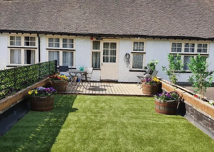 The Victoria Bikers Pub - Live Music Venue And Letting Rooms With Camping Facilities