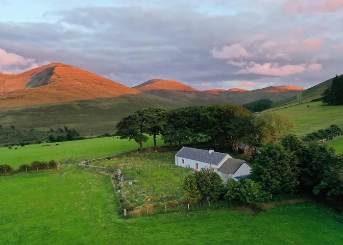 Thistle Thatch Cottage And Hot Tub - Mourne Mountains