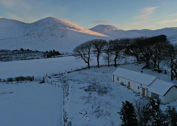 Thistle Thatch Cottage And Hot Tub - Mourne Mountains Newcastle , United Kingdom