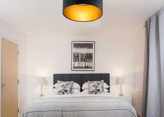 Clifton Jewel - 4 Bed Townhouse With Parking. Mycityhaven