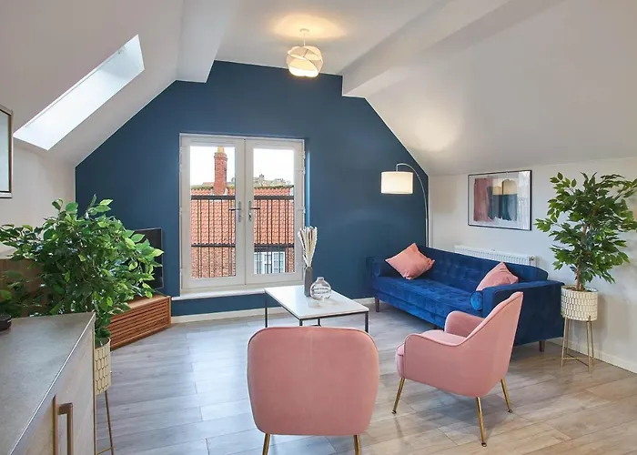 Host Stay Guillemot House