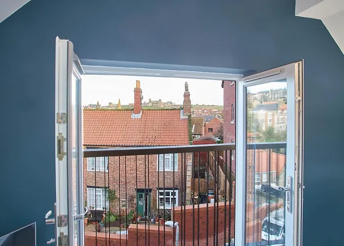 Host Stay Guillemot House