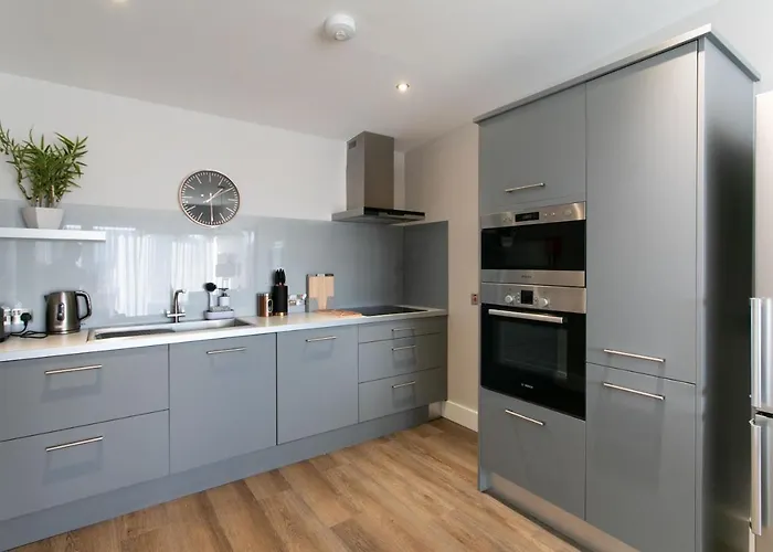 Custom House Apartments