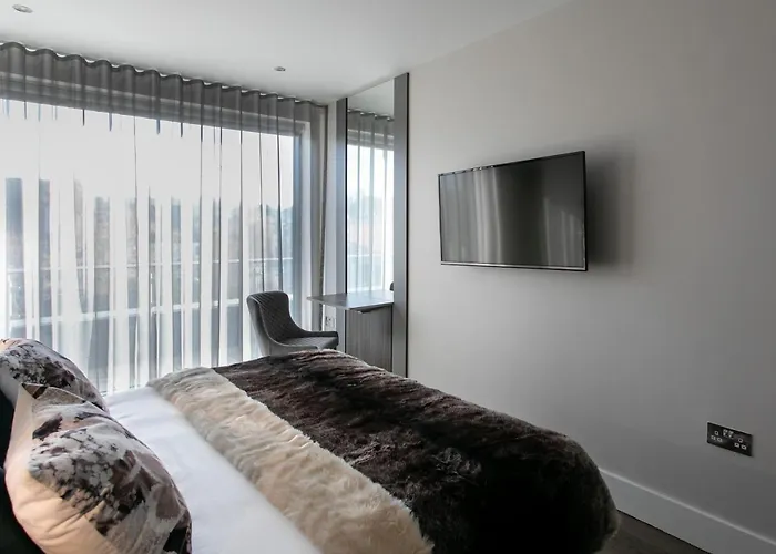 Custom House Apartments