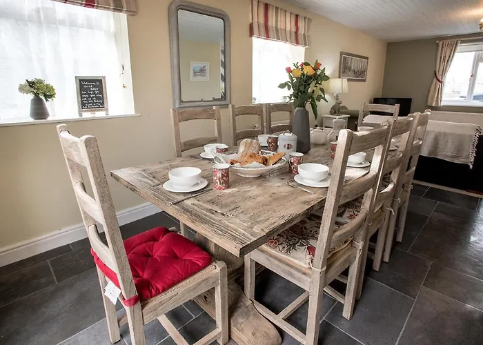 Newly Renovated Old Bakery House In , 3 Bedroom, Free Parking