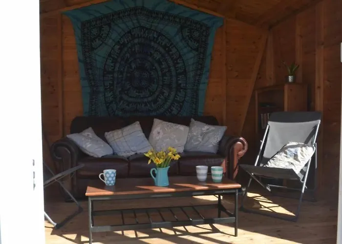 No43: Versatile 4Br Coastal Home With Summer House
