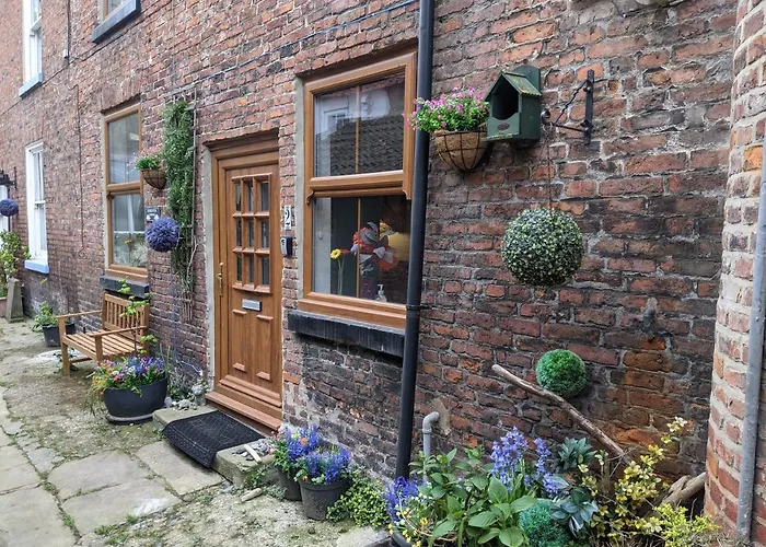 Endeavour Cottage Whitby Quiet Old Yard Fishermans Cottage, United Kingdom