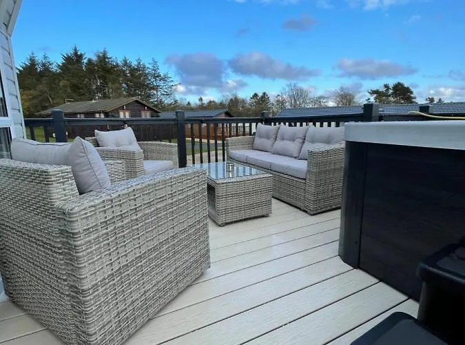 Eagles View - 2 Bed Hot Tub Lodge With Free Golf, No Buggy Swarland, United Kingdom