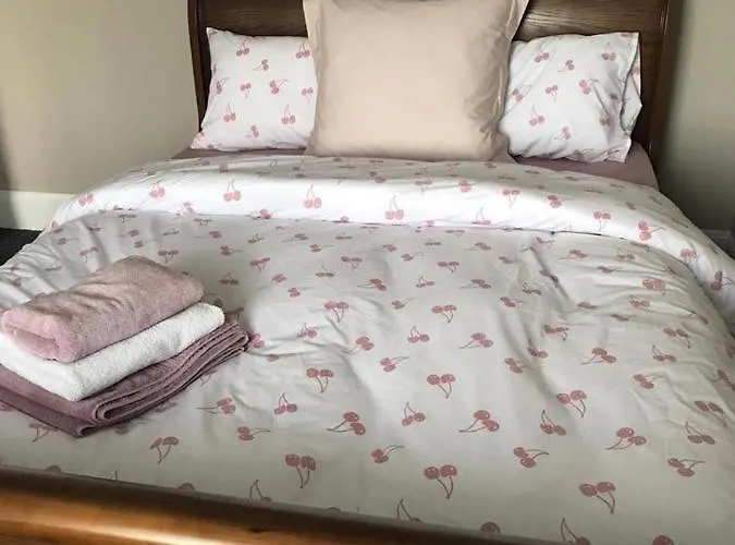 Rose Cottage: Delightful 4 Bedroom Detached Home Portrush, United Kingdom