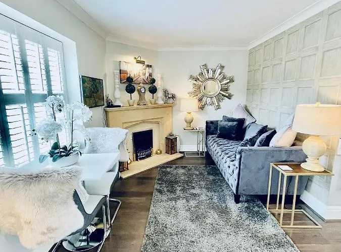 Cotswold Chic Retreats "Jacinabox" Central Chipping Campden-Parking-Garden