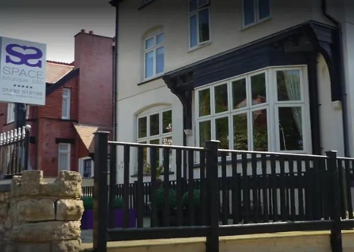 Space Boutique B&B - With Free Private Car Park