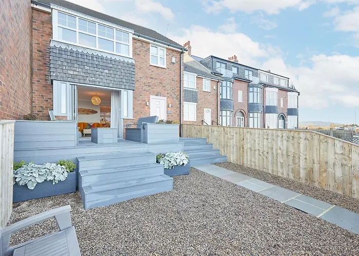 Host & Stay - 'Salty' Seaview