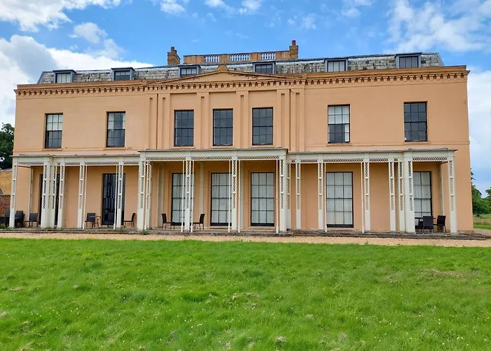 Beautiful 4 Bed House - Bedford Countryside