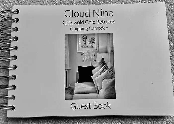 Cotswold Chic Retreats "Cloud Nine" Central Chipping Campden-Parking-Garden