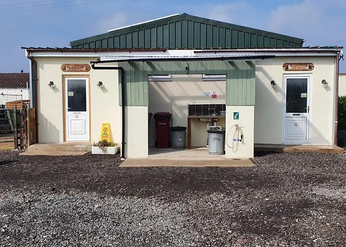 Marshland Alpacas Glamping Lodge New Holland, United Kingdom