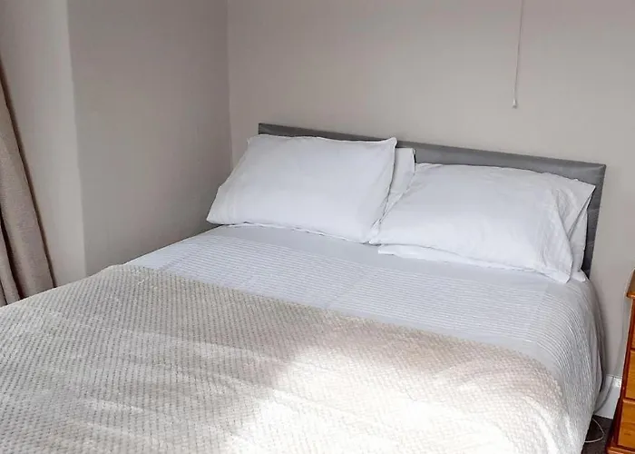 Queens Rooms