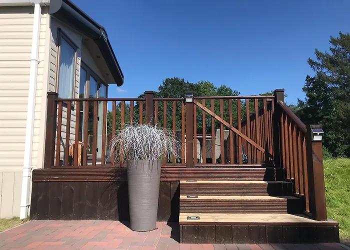 Riverbank Lodge