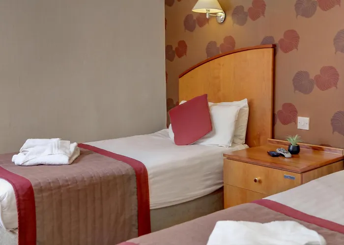 Crown & Mitre Hotel