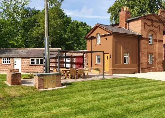 Oulton Park Lodge Little Budworth, United Kingdom