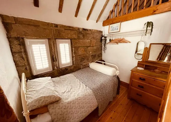 Cosy 400Yr Old Cottage, Flowergate, Whitby, Sleeps 6, United Kingdom