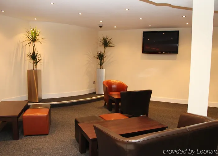 Oyo Lansdowne Hotel