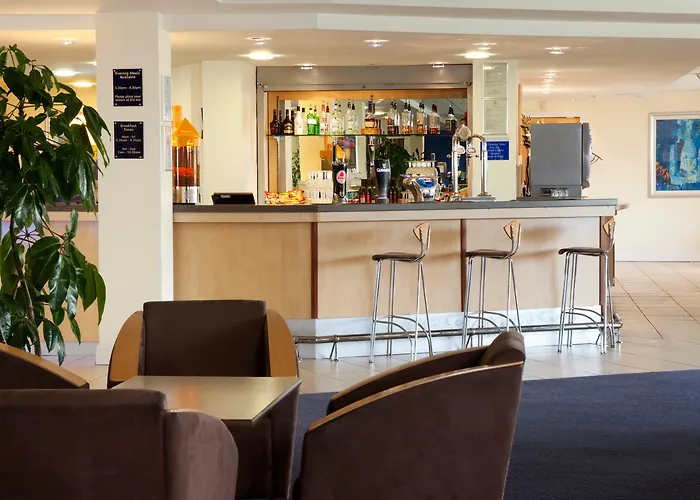 Holiday Inn Express Airport, An Ihg
