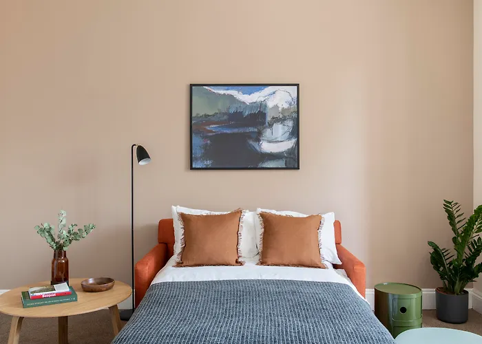 Saco Reading Castle Crescent