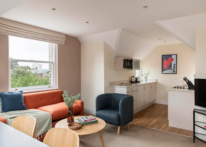 Saco Reading Castle Crescent