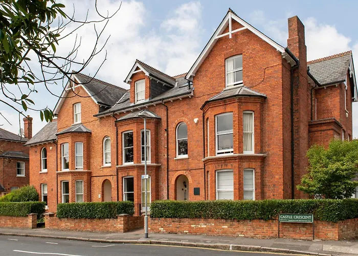 Saco Reading Castle Crescent
