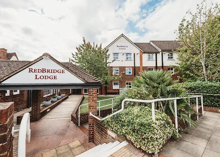 Redbridge Lodge