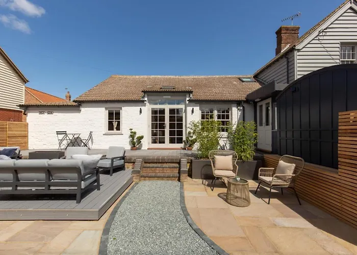 The Railway Hotel By Barefoot Retreats