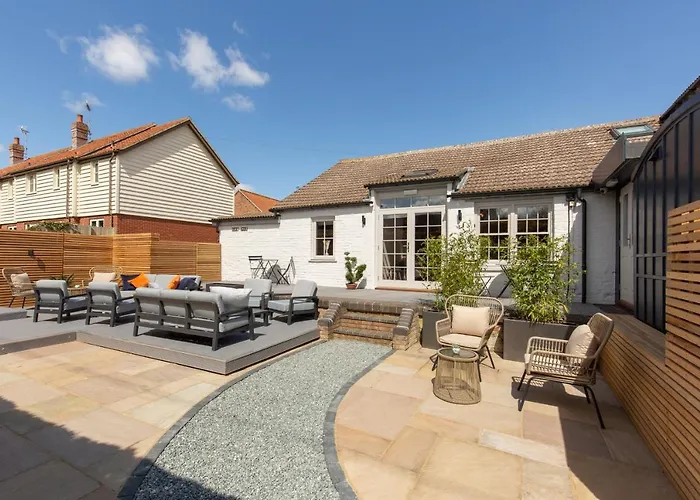 The Railway Hotel By Barefoot Retreats