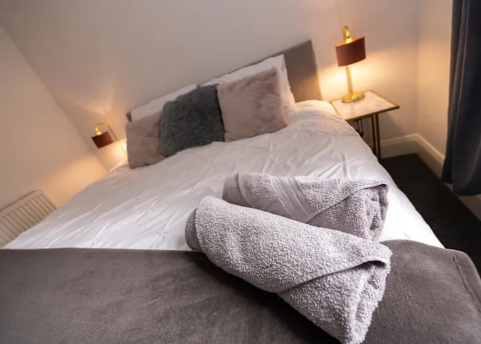 The Croston Promenade Balcony Apartment- Morecambe Central Promenade, Beach Front And Sea Views, United Kingdom