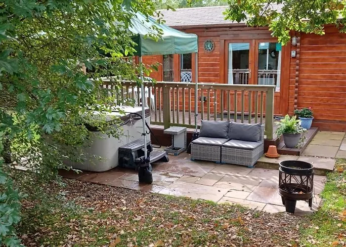 Cabin With Hot Tub