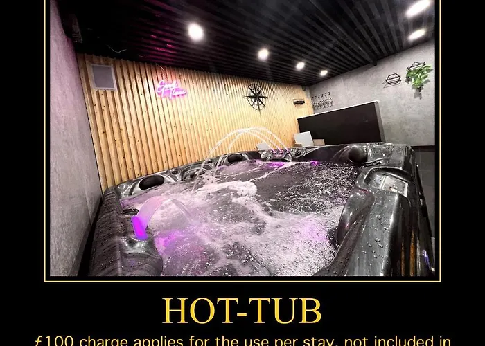 Penthouse Style Luxury 2 Bedroom House Has Hot-Tub, Extra Fees Apply