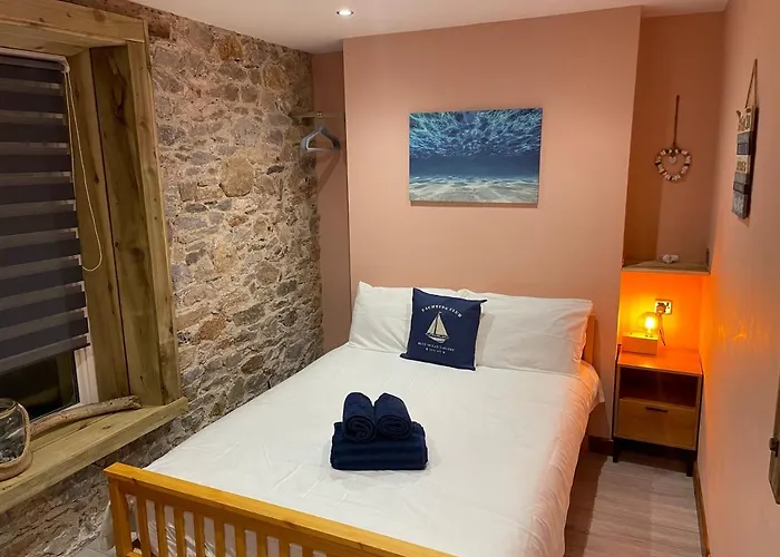 Island Lodge A Relaxed Boutique Stay Tucked Into Plymouth Historic Barbican Combining Spacious Modern Rooms With Warm Hospitality