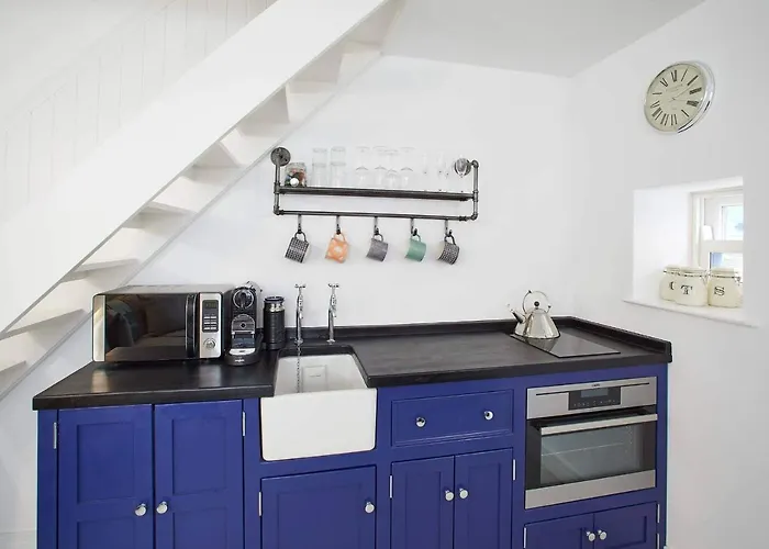Host & Stay - Harbour Cottage