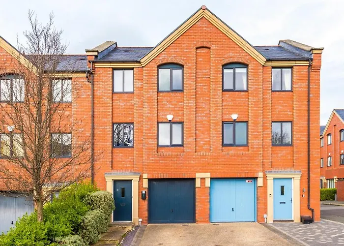 Wharf View Townhouse Chester