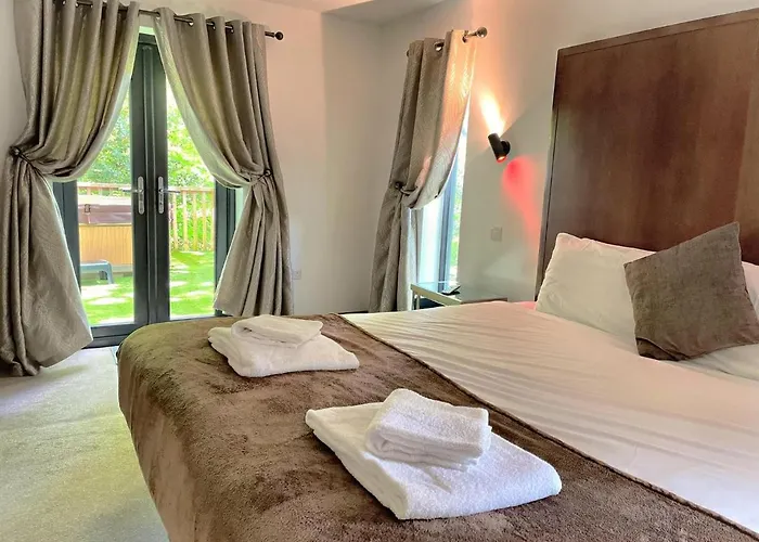 Bluestone-Hot Tub-Woodlandlodges-Pembrokeshire-Tenby Carmarthen, United Kingdom