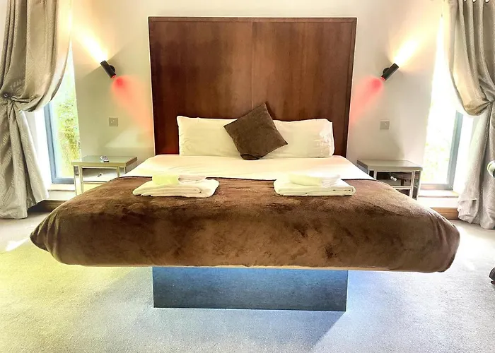Bluestone-Hot Tub-Woodlandlodges-Pembrokeshire-Tenby
