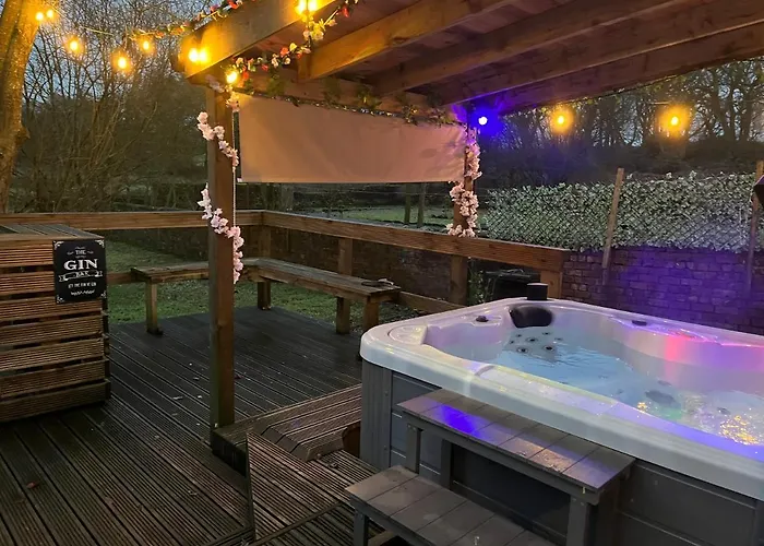 The Cabin With Optional Hot Tub Projector Deposit Required For Projector Bonnybridge, United Kingdom