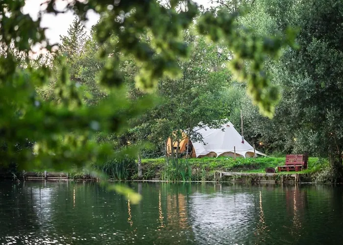 Marston Park - Luxury Lakeside Bell Tents
