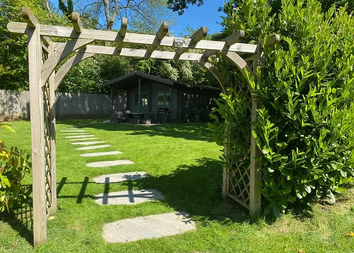The Secret Cottage & Hideaway Caravan Cudham, United Kingdom