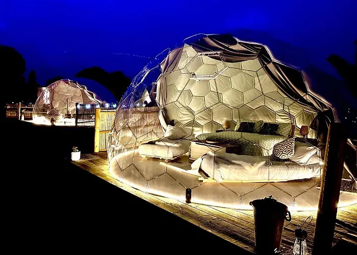 Deerstone Glamping-Pinhaw Beacon Dome Hot Tub Hotel Earby, United Kingdom